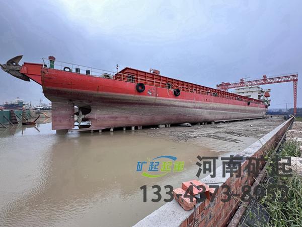 山東青島造船門式起重機(jī)廠家造船門式起重機(jī)定位精準(zhǔn)